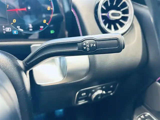 メルセデス・ベンツ ＧＬＢ２００ｄ AMGライン 大阪府 2021(令3)年 2.4万km デジタルホワイト レザーエクスクルーシブP/アドバンスドP/レーダーセーフティP/サンルーフ/HUD/ACC/黒革/メモリ付きパワーシート/シートヒーター/純正ナビ/TV/360度カメラ/純正19インチAW/LEDヘッドライト/アンビエントライト/電動リアゲート/ブラインドスポット/ワイヤレス充電