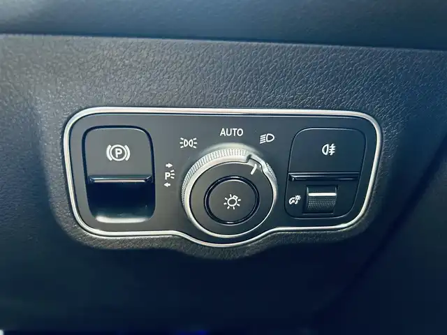 メルセデス・ベンツ ＧＬＢ２００ｄ AMGライン 大阪府 2021(令3)年 2.4万km デジタルホワイト レザーエクスクルーシブP/アドバンスドP/レーダーセーフティP/サンルーフ/HUD/ACC/黒革/メモリ付きパワーシート/シートヒーター/純正ナビ/TV/360度カメラ/純正19インチAW/LEDヘッドライト/アンビエントライト/電動リアゲート/ブラインドスポット/ワイヤレス充電