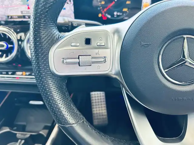 メルセデス・ベンツ ＧＬＢ２００ｄ AMGライン 大阪府 2021(令3)年 2.4万km デジタルホワイト レザーエクスクルーシブP/アドバンスドP/レーダーセーフティP/サンルーフ/HUD/ACC/黒革/メモリ付きパワーシート/シートヒーター/純正ナビ/TV/360度カメラ/純正19インチAW/LEDヘッドライト/アンビエントライト/電動リアゲート/ブラインドスポット/ワイヤレス充電