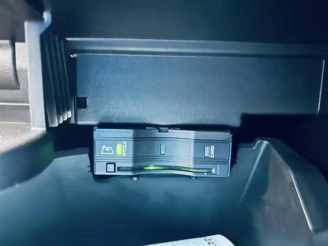 メルセデス・ベンツ ＧＬＢ２００ｄ AMGライン 大阪府 2021(令3)年 2.4万km デジタルホワイト レザーエクスクルーシブP/アドバンスドP/レーダーセーフティP/サンルーフ/HUD/ACC/黒革/メモリ付きパワーシート/シートヒーター/純正ナビ/TV/360度カメラ/純正19インチAW/LEDヘッドライト/アンビエントライト/電動リアゲート/ブラインドスポット/ワイヤレス充電