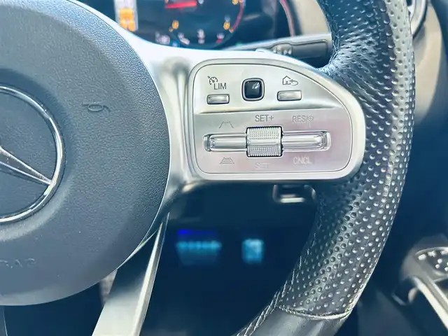 メルセデス・ベンツ ＧＬＢ２００ｄ AMGライン 大阪府 2021(令3)年 2.4万km デジタルホワイト レザーエクスクルーシブP/アドバンスドP/レーダーセーフティP/サンルーフ/HUD/ACC/黒革/メモリ付きパワーシート/シートヒーター/純正ナビ/TV/360度カメラ/純正19インチAW/LEDヘッドライト/アンビエントライト/電動リアゲート/ブラインドスポット/ワイヤレス充電