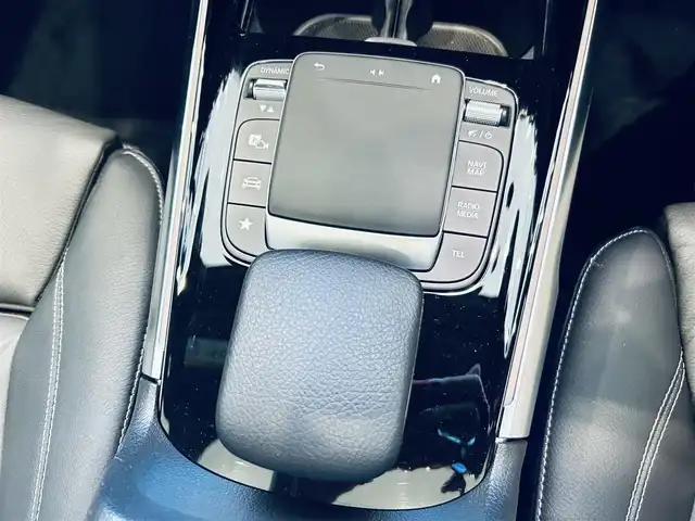 メルセデス・ベンツ ＧＬＢ２００ｄ AMGライン 大阪府 2021(令3)年 2.4万km デジタルホワイト レザーエクスクルーシブP/アドバンスドP/レーダーセーフティP/サンルーフ/HUD/ACC/黒革/メモリ付きパワーシート/シートヒーター/純正ナビ/TV/360度カメラ/純正19インチAW/LEDヘッドライト/アンビエントライト/電動リアゲート/ブラインドスポット/ワイヤレス充電