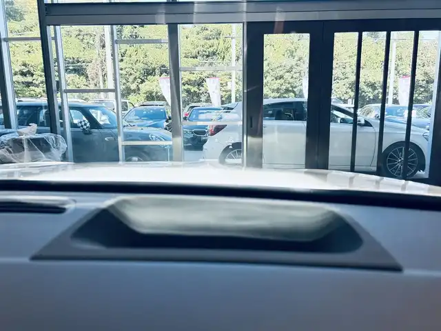 メルセデス・ベンツ ＧＬＢ２００ｄ AMGライン 大阪府 2021(令3)年 2.4万km デジタルホワイト レザーエクスクルーシブP/アドバンスドP/レーダーセーフティP/サンルーフ/HUD/ACC/黒革/メモリ付きパワーシート/シートヒーター/純正ナビ/TV/360度カメラ/純正19インチAW/LEDヘッドライト/アンビエントライト/電動リアゲート/ブラインドスポット/ワイヤレス充電