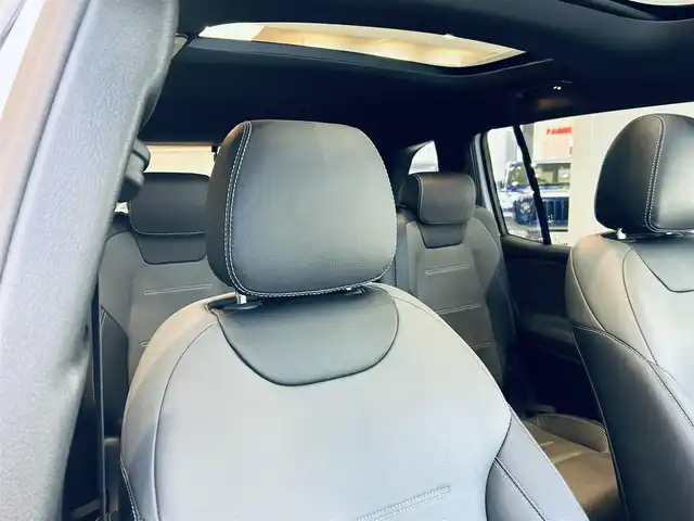 メルセデス・ベンツ ＧＬＢ２００ｄ AMGライン 大阪府 2021(令3)年 2.4万km デジタルホワイト レザーエクスクルーシブP/アドバンスドP/レーダーセーフティP/サンルーフ/HUD/ACC/黒革/メモリ付きパワーシート/シートヒーター/純正ナビ/TV/360度カメラ/純正19インチAW/LEDヘッドライト/アンビエントライト/電動リアゲート/ブラインドスポット/ワイヤレス充電