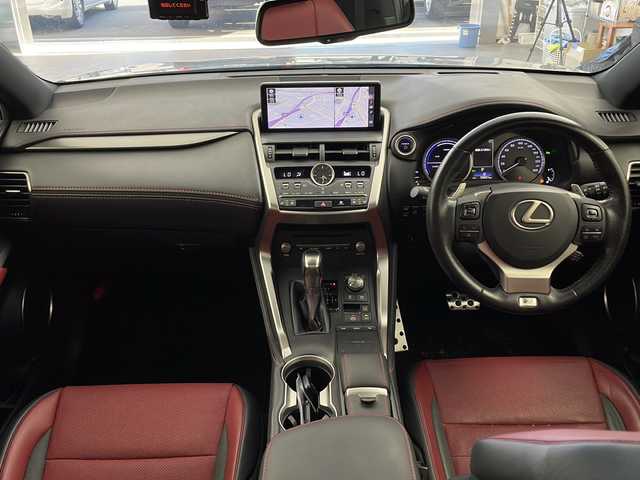 レクサス ＮＸ 300h Fスポーツ 兵庫県 2017(平29)年 5.6万km ソニックチタニウム ・純正ナビ&TV&CD&DVD&SD&BTUSB&Miracast/・パノラミックビューモニター/・革シート/・パノラミックルーフ/・シートヒーター/・エアーシート/・後期モデル/・ビルトインETC2.0/・社外前後ドライブレコーダー/・パドルシフト/・ステアリングヒーター/・LEXUSsafety/・レーンディパーチャーアラート/・プリクラッシュセーフティ/・クリアランスソナー/・ブラインドスポットモニター/・パーキングサポートブレーキ/・レーダークルーズコントロール/・パワーバックドア/・オートマチックハイビーム/・シーケンシャルターンランプ/・ヘッドアップディスプレイ/・ASC/・ドアミラーヒーター/・nanoe/・スマートキー/・3眼LEDライト/・LEDフォグランプ/・メモリー付きパワーシート