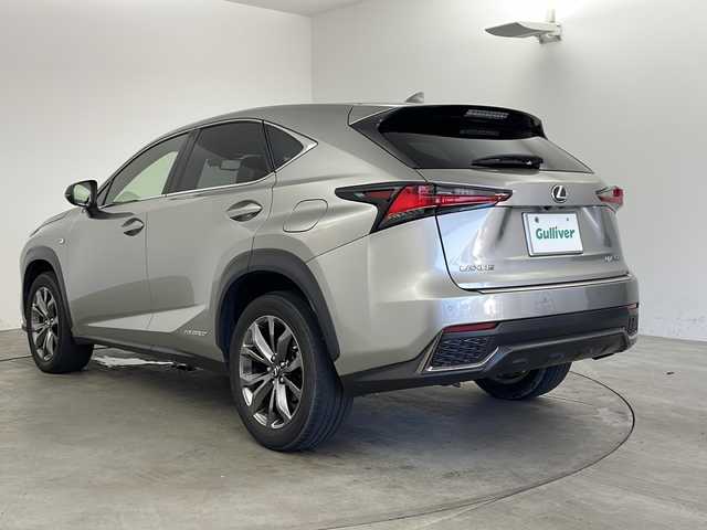 レクサス ＮＸ 300h Fスポーツ 兵庫県 2017(平29)年 5.6万km ソニックチタニウム ・純正ナビ&TV&CD&DVD&SD&BTUSB&Miracast/・パノラミックビューモニター/・革シート/・パノラミックルーフ/・シートヒーター/・エアーシート/・後期モデル/・ビルトインETC2.0/・社外前後ドライブレコーダー/・パドルシフト/・ステアリングヒーター/・LEXUSsafety/・レーンディパーチャーアラート/・プリクラッシュセーフティ/・クリアランスソナー/・ブラインドスポットモニター/・パーキングサポートブレーキ/・レーダークルーズコントロール/・パワーバックドア/・オートマチックハイビーム/・シーケンシャルターンランプ/・ヘッドアップディスプレイ/・ASC/・ドアミラーヒーター/・nanoe/・スマートキー/・3眼LEDライト/・LEDフォグランプ/・メモリー付きパワーシート
