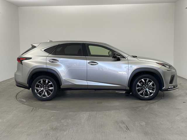 レクサス ＮＸ 300h Fスポーツ 兵庫県 2017(平29)年 5.6万km ソニックチタニウム ・純正ナビ&TV&CD&DVD&SD&BTUSB&Miracast/・パノラミックビューモニター/・革シート/・パノラミックルーフ/・シートヒーター/・エアーシート/・後期モデル/・ビルトインETC2.0/・社外前後ドライブレコーダー/・パドルシフト/・ステアリングヒーター/・LEXUSsafety/・レーンディパーチャーアラート/・プリクラッシュセーフティ/・クリアランスソナー/・ブラインドスポットモニター/・パーキングサポートブレーキ/・レーダークルーズコントロール/・パワーバックドア/・オートマチックハイビーム/・シーケンシャルターンランプ/・ヘッドアップディスプレイ/・ASC/・ドアミラーヒーター/・nanoe/・スマートキー/・3眼LEDライト/・LEDフォグランプ/・メモリー付きパワーシート