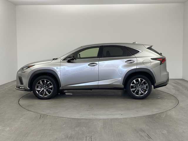 レクサス ＮＸ 300h Fスポーツ 兵庫県 2017(平29)年 5.6万km ソニックチタニウム ・純正ナビ&TV&CD&DVD&SD&BTUSB&Miracast/・パノラミックビューモニター/・革シート/・パノラミックルーフ/・シートヒーター/・エアーシート/・後期モデル/・ビルトインETC2.0/・社外前後ドライブレコーダー/・パドルシフト/・ステアリングヒーター/・LEXUSsafety/・レーンディパーチャーアラート/・プリクラッシュセーフティ/・クリアランスソナー/・ブラインドスポットモニター/・パーキングサポートブレーキ/・レーダークルーズコントロール/・パワーバックドア/・オートマチックハイビーム/・シーケンシャルターンランプ/・ヘッドアップディスプレイ/・ASC/・ドアミラーヒーター/・nanoe/・スマートキー/・3眼LEDライト/・LEDフォグランプ/・メモリー付きパワーシート