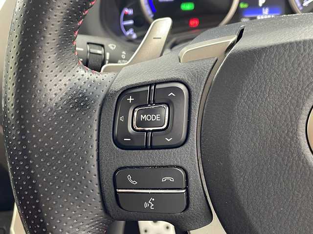 レクサス ＮＸ 300h Fスポーツ 兵庫県 2017(平29)年 5.6万km ソニックチタニウム ・純正ナビ&TV&CD&DVD&SD&BTUSB&Miracast/・パノラミックビューモニター/・革シート/・パノラミックルーフ/・シートヒーター/・エアーシート/・後期モデル/・ビルトインETC2.0/・社外前後ドライブレコーダー/・パドルシフト/・ステアリングヒーター/・LEXUSsafety/・レーンディパーチャーアラート/・プリクラッシュセーフティ/・クリアランスソナー/・ブラインドスポットモニター/・パーキングサポートブレーキ/・レーダークルーズコントロール/・パワーバックドア/・オートマチックハイビーム/・シーケンシャルターンランプ/・ヘッドアップディスプレイ/・ASC/・ドアミラーヒーター/・nanoe/・スマートキー/・3眼LEDライト/・LEDフォグランプ/・メモリー付きパワーシート