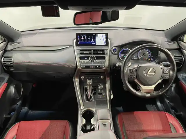 レクサス ＮＸ 300h Fスポーツ 愛知県 2017(平29)年 5.6万km ソニックチタニウム ・純正ナビ&TV&CD&DVD&SD&BTUSB&Miracast/・パノラミックビューモニター/・革シート/・パノラミックルーフ/・シートヒーター/・エアーシート/・後期モデル/・ビルトインETC2.0/・社外前後ドライブレコーダー/・パドルシフト/・ステアリングヒーター/・LEXUSsafety/・レーンディパーチャーアラート/・プリクラッシュセーフティ/・クリアランスソナー/・ブラインドスポットモニター/・パーキングサポートブレーキ/・レーダークルーズコントロール/・パワーバックドア/・オートマチックハイビーム/・シーケンシャルターンランプ/・ヘッドアップディスプレイ/・ASC/・ドアミラーヒーター/・nanoe/・スマートキー/・3眼LEDライト/・LEDフォグランプ/・メモリー付きパワーシート
