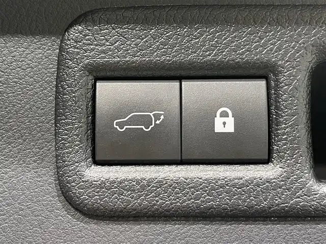 レクサス ＮＸ 300h Fスポーツ 愛知県 2017(平29)年 5.6万km ソニックチタニウム ・純正ナビ&TV&CD&DVD&SD&BTUSB&Miracast/・パノラミックビューモニター/・革シート/・パノラミックルーフ/・シートヒーター/・エアーシート/・後期モデル/・ビルトインETC2.0/・社外前後ドライブレコーダー/・パドルシフト/・ステアリングヒーター/・LEXUSsafety/・レーンディパーチャーアラート/・プリクラッシュセーフティ/・クリアランスソナー/・ブラインドスポットモニター/・パーキングサポートブレーキ/・レーダークルーズコントロール/・パワーバックドア/・オートマチックハイビーム/・シーケンシャルターンランプ/・ヘッドアップディスプレイ/・ASC/・ドアミラーヒーター/・nanoe/・スマートキー/・3眼LEDライト/・LEDフォグランプ/・メモリー付きパワーシート