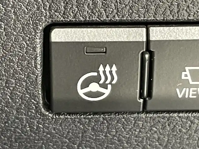 レクサス ＮＸ 300h Fスポーツ 愛知県 2017(平29)年 5.6万km ソニックチタニウム ・純正ナビ&TV&CD&DVD&SD&BTUSB&Miracast/・パノラミックビューモニター/・革シート/・パノラミックルーフ/・シートヒーター/・エアーシート/・後期モデル/・ビルトインETC2.0/・社外前後ドライブレコーダー/・パドルシフト/・ステアリングヒーター/・LEXUSsafety/・レーンディパーチャーアラート/・プリクラッシュセーフティ/・クリアランスソナー/・ブラインドスポットモニター/・パーキングサポートブレーキ/・レーダークルーズコントロール/・パワーバックドア/・オートマチックハイビーム/・シーケンシャルターンランプ/・ヘッドアップディスプレイ/・ASC/・ドアミラーヒーター/・nanoe/・スマートキー/・3眼LEDライト/・LEDフォグランプ/・メモリー付きパワーシート