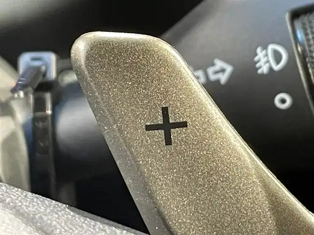 レクサス ＮＸ 300h Fスポーツ 愛知県 2017(平29)年 5.6万km ソニックチタニウム ・純正ナビ&TV&CD&DVD&SD&BTUSB&Miracast/・パノラミックビューモニター/・革シート/・パノラミックルーフ/・シートヒーター/・エアーシート/・後期モデル/・ビルトインETC2.0/・社外前後ドライブレコーダー/・パドルシフト/・ステアリングヒーター/・LEXUSsafety/・レーンディパーチャーアラート/・プリクラッシュセーフティ/・クリアランスソナー/・ブラインドスポットモニター/・パーキングサポートブレーキ/・レーダークルーズコントロール/・パワーバックドア/・オートマチックハイビーム/・シーケンシャルターンランプ/・ヘッドアップディスプレイ/・ASC/・ドアミラーヒーター/・nanoe/・スマートキー/・3眼LEDライト/・LEDフォグランプ/・メモリー付きパワーシート