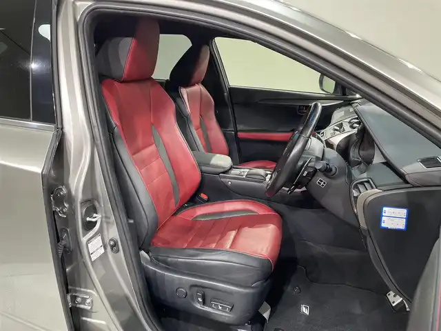 レクサス ＮＸ 300h Fスポーツ 愛知県 2017(平29)年 5.6万km ソニックチタニウム ・純正ナビ&TV&CD&DVD&SD&BTUSB&Miracast/・パノラミックビューモニター/・革シート/・パノラミックルーフ/・シートヒーター/・エアーシート/・後期モデル/・ビルトインETC2.0/・社外前後ドライブレコーダー/・パドルシフト/・ステアリングヒーター/・LEXUSsafety/・レーンディパーチャーアラート/・プリクラッシュセーフティ/・クリアランスソナー/・ブラインドスポットモニター/・パーキングサポートブレーキ/・レーダークルーズコントロール/・パワーバックドア/・オートマチックハイビーム/・シーケンシャルターンランプ/・ヘッドアップディスプレイ/・ASC/・ドアミラーヒーター/・nanoe/・スマートキー/・3眼LEDライト/・LEDフォグランプ/・メモリー付きパワーシート