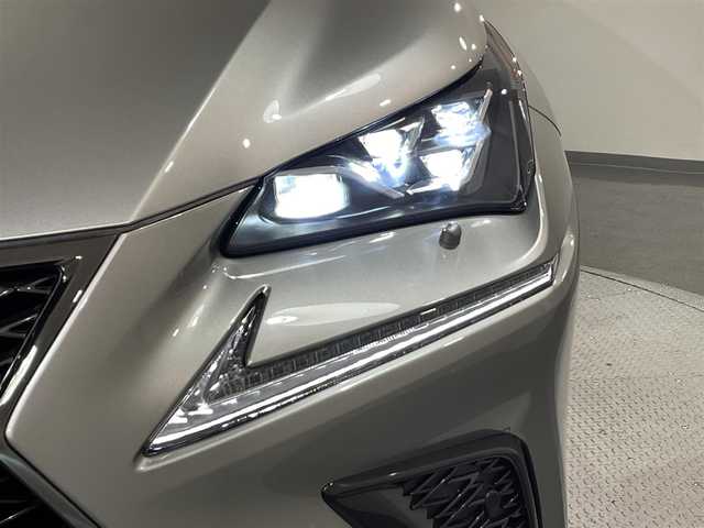 レクサス ＮＸ 300h Fスポーツ 愛知県 2017(平29)年 5.6万km ソニックチタニウム ・純正ナビ&TV&CD&DVD&SD&BTUSB&Miracast/・パノラミックビューモニター/・革シート/・パノラミックルーフ/・シートヒーター/・エアーシート/・後期モデル/・ビルトインETC2.0/・社外前後ドライブレコーダー/・パドルシフト/・ステアリングヒーター/・LEXUSsafety/・レーンディパーチャーアラート/・プリクラッシュセーフティ/・クリアランスソナー/・ブラインドスポットモニター/・パーキングサポートブレーキ/・レーダークルーズコントロール/・パワーバックドア/・オートマチックハイビーム/・シーケンシャルターンランプ/・ヘッドアップディスプレイ/・ASC/・ドアミラーヒーター/・nanoe/・スマートキー/・3眼LEDライト/・LEDフォグランプ/・メモリー付きパワーシート