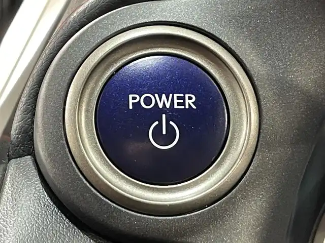 レクサス ＮＸ 300h Fスポーツ 愛知県 2017(平29)年 5.6万km ソニックチタニウム ・純正ナビ&TV&CD&DVD&SD&BTUSB&Miracast/・パノラミックビューモニター/・革シート/・パノラミックルーフ/・シートヒーター/・エアーシート/・後期モデル/・ビルトインETC2.0/・社外前後ドライブレコーダー/・パドルシフト/・ステアリングヒーター/・LEXUSsafety/・レーンディパーチャーアラート/・プリクラッシュセーフティ/・クリアランスソナー/・ブラインドスポットモニター/・パーキングサポートブレーキ/・レーダークルーズコントロール/・パワーバックドア/・オートマチックハイビーム/・シーケンシャルターンランプ/・ヘッドアップディスプレイ/・ASC/・ドアミラーヒーター/・nanoe/・スマートキー/・3眼LEDライト/・LEDフォグランプ/・メモリー付きパワーシート