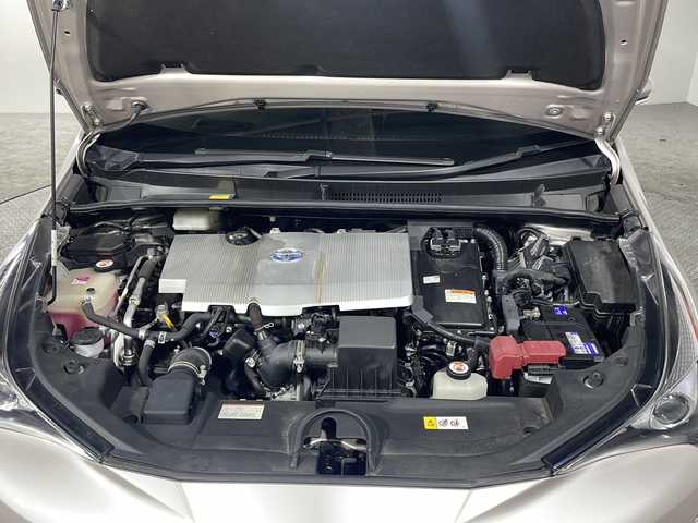 トヨタ プリウス A ツーリングセレクション 沖縄県 2016(平28)年 5.2万km スティールブロンドM 禁煙車/県外仕入れ　/純正9インチナビ/【CD/DVD/フルセグTV/BT】/バックカメラ/パーキングアシスト/ヘッドアップディスプレイ/ビルトインETC/トヨタセーフティセンス/→プリクラッシュセーフティ/→クリアランスソナー/→レーンディパーチャーアラート/→ブラインドスポットモニター/→レーダークルーズコントロール/LEDヘッドライト/スマートキー/スペアキー