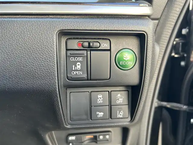 ホンダ オデッセイ ハイブリッド 東京都 2016(平28)年 7万km クリスタルブラックパール ワンオーナー/純正SDナビ/　フルセグTV/SD/CD・DVD/Bluetooth/AM・FM/バックカメラ/アダプティブクルーズコントロール/アイドリングストップ/衝突被害軽減ブレーキ/レーンキープアシスト/横滑り防止装置/純正ビルトインＥＴＣ/純正18インチアルミホイール/純正フロアマット/片側パワースライドドア/ステアリングスイッチ/プッシュスタート/カーテンエアバック/LEDヘッドライト/オートライト/パワーステアリング/パワーウィンドウ/スマートキー/ドアバイザー/保証書/取扱説明書/スペアキー