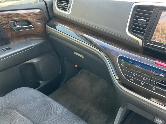 ホンダ オデッセイ ハイブリッド 東京都 2016(平28)年 7万km クリスタルブラックパール ワンオーナー/純正SDナビ/　フルセグTV/SD/CD・DVD/Bluetooth/AM・FM/バックカメラ/アダプティブクルーズコントロール/アイドリングストップ/衝突被害軽減ブレーキ/レーンキープアシスト/横滑り防止装置/純正ビルトインＥＴＣ/純正18インチアルミホイール/純正フロアマット/片側パワースライドドア/ステアリングスイッチ/プッシュスタート/カーテンエアバック/LEDヘッドライト/オートライト/パワーステアリング/パワーウィンドウ/スマートキー/ドアバイザー/保証書/取扱説明書/スペアキー