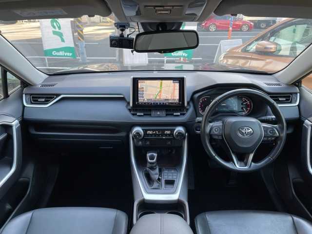 トヨタ ＲＡＶ４ G 神奈川県 2020(令2)年 2.5万km アティチュードブラックマイカ ワンオーナー/4WD/TRDエアロ/社外メモリナビ【X9NX】/・DTV/CD/DVD/BT/USB/HDMI/バックカメラ/クリアランスソナー/レザーシート/前席シートヒーター/D席2メモリ付きパワーシート/ルーフレール/ビルトインETC/前方ドライブレコーダー/パワーバックドア/トヨタセーフティセンス/・プリクラッシュセーフティ/・レーントレーシングアシスト/・オートマチックハイビーム/・ロードサインアシスト/・レーダークルーズコントロール/・先行車発進告知機能/ブラインドスポットモニター/革巻きステアリング/ステアリングヒーター/純正18インチAW/MTモード付AT/オートライト/オートマチックハイビーム/純正LEDヘッドライト/フォグランプ/プッシュEgスタート/ストップ/スマートキー/ターンランプ付電動格納ドアミラー/純正フロアマット/取扱説明書/ナビ取扱説明書/新車時保証書