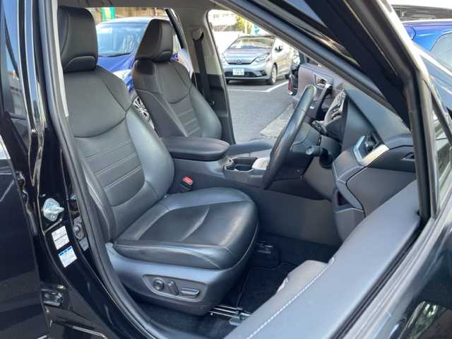 トヨタ ＲＡＶ４ G 神奈川県 2020(令2)年 2.5万km アティチュードブラックマイカ ワンオーナー/4WD/TRDエアロ/社外メモリナビ【X9NX】/・DTV/CD/DVD/BT/USB/HDMI/バックカメラ/クリアランスソナー/レザーシート/前席シートヒーター/D席2メモリ付きパワーシート/ルーフレール/ビルトインETC/前方ドライブレコーダー/パワーバックドア/トヨタセーフティセンス/・プリクラッシュセーフティ/・レーントレーシングアシスト/・オートマチックハイビーム/・ロードサインアシスト/・レーダークルーズコントロール/・先行車発進告知機能/ブラインドスポットモニター/革巻きステアリング/ステアリングヒーター/純正18インチAW/MTモード付AT/オートライト/オートマチックハイビーム/純正LEDヘッドライト/フォグランプ/プッシュEgスタート/ストップ/スマートキー/ターンランプ付電動格納ドアミラー/純正フロアマット/取扱説明書/ナビ取扱説明書/新車時保証書