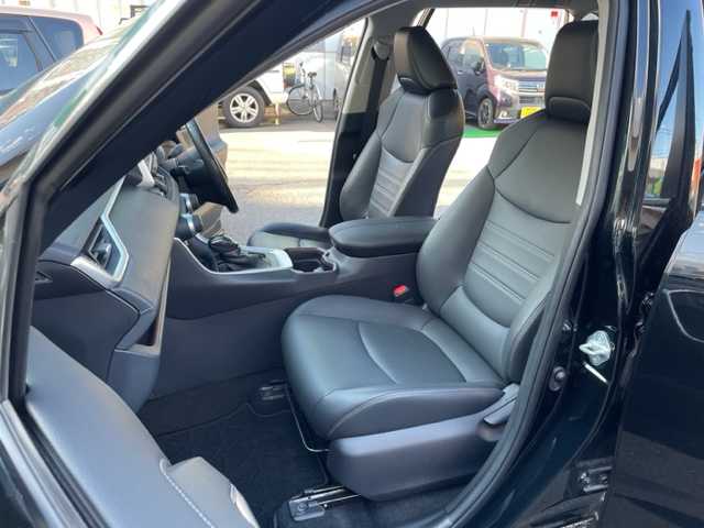 トヨタ ＲＡＶ４ G 神奈川県 2020(令2)年 2.5万km アティチュードブラックマイカ ワンオーナー/4WD/TRDエアロ/社外メモリナビ【X9NX】/・DTV/CD/DVD/BT/USB/HDMI/バックカメラ/クリアランスソナー/レザーシート/前席シートヒーター/D席2メモリ付きパワーシート/ルーフレール/ビルトインETC/前方ドライブレコーダー/パワーバックドア/トヨタセーフティセンス/・プリクラッシュセーフティ/・レーントレーシングアシスト/・オートマチックハイビーム/・ロードサインアシスト/・レーダークルーズコントロール/・先行車発進告知機能/ブラインドスポットモニター/革巻きステアリング/ステアリングヒーター/純正18インチAW/MTモード付AT/オートライト/オートマチックハイビーム/純正LEDヘッドライト/フォグランプ/プッシュEgスタート/ストップ/スマートキー/ターンランプ付電動格納ドアミラー/純正フロアマット/取扱説明書/ナビ取扱説明書/新車時保証書