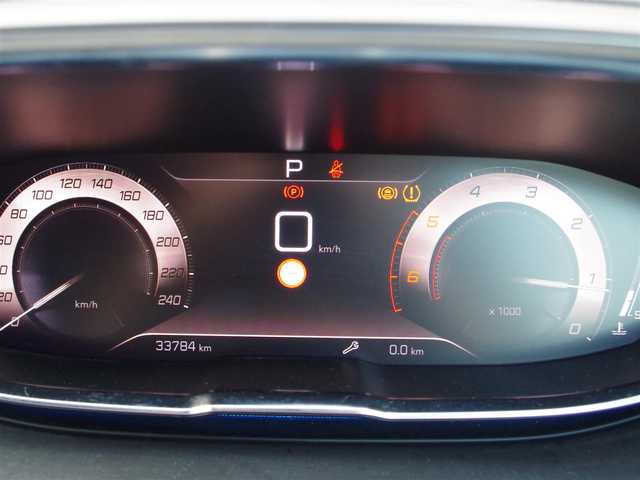 プジョー ３００８ GT ブルー HDi 埼玉県 2021(令3)年 3.4万km 白 ブラックレザーシート/アダプティブクルーズコントロール/パノラミックスライディングルーフ/CarPlay/パークセンサー/ブラインドスポットモニター/バック/サイドカメラ/ルームミラー内臓サイドカメラ/純正ナビ/ETC/ドライブレコーダー/社外TV/前席シートヒーター/GPSレーダー探知機/置くだけ充電/スタットレスタイヤ/ダウンヒルアシストコントロール