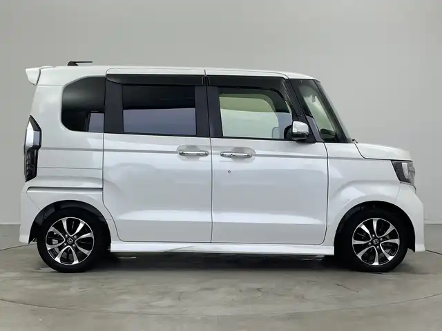 ホンダ Ｎ ＢＯＸ カスタム G L ホンダセンシング 新潟県 2019(令1)年 6.5万km プラチナホワイトパール ストラーダメモリナビ【CN-RE06D】/　TV/Bluetooth/CD/DVD/衝突被害軽減ブレーキ/レーンキープアシスト/後方コーナーセンサー/前席シートヒーター/片側パワースライドドア/ドライブレコーダー/ビルトインETC/バックモニター/アイドリングストップ/横滑り防止装置/LEDヘッドライト/オートマチックハイビーム/オートライト/禁煙車