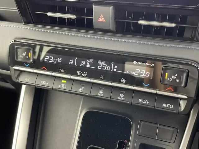 トヨタ ヴォクシー ハイブリッド S－Z 愛知県 2022(令4)年 4.5万km グリッターブラックガラスフレーク 禁煙車/純正10.5インチナビ/（AM/FM/Bluetooth/フルセグTV/USB/HDMI)/バックカメラ/トヨタセーフティセンス/・プリクラッシュセーフティ/・レーンディパーチャーアラート/・レーントレーシングアシスト/・オートマチックハイビーム/・レーダークルーズコントロール/ETC2.0/AC100V電源/オットマン/シートヒーター/両側パワースライドドア/パワーバックドア/純正17インチアルミホイール/LEDヘッドライト/フロントフォグランプ/スマートキー/プッシュスタート/スペアキー/純正フロアマット/横滑り防止装置/