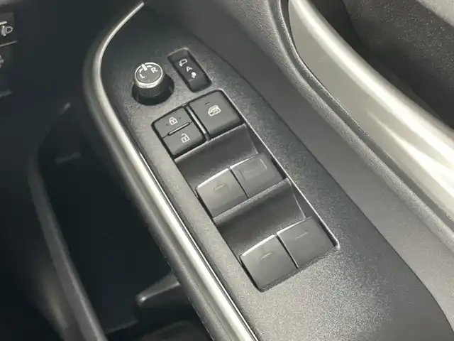 トヨタ ヴォクシー ハイブリッド S－Z 愛知県 2022(令4)年 4.5万km グリッターブラックガラスフレーク 禁煙車/純正10.5インチナビ/（AM/FM/Bluetooth/フルセグTV/USB/HDMI)/バックカメラ/トヨタセーフティセンス/・プリクラッシュセーフティ/・レーンディパーチャーアラート/・レーントレーシングアシスト/・オートマチックハイビーム/・レーダークルーズコントロール/ETC2.0/AC100V電源/オットマン/シートヒーター/両側パワースライドドア/パワーバックドア/純正17インチアルミホイール/LEDヘッドライト/フロントフォグランプ/スマートキー/プッシュスタート/スペアキー/純正フロアマット/横滑り防止装置/