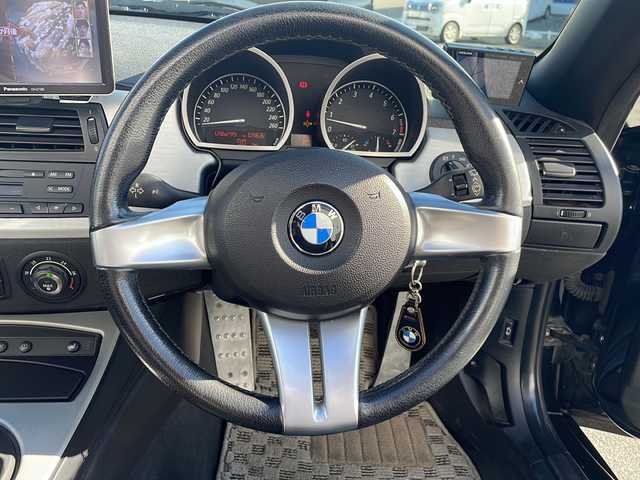 ＢＭＷ Ｚ４ ロードスター 2．5i 三重県 2008(平20)年 9.7万km サファイアブラックP ポータブルナビ/本革シート/ETC/シートヒーター/社外レーダー探知機/LEDヘッドライト/純正17インチAW/電動格納ミラー/禁煙