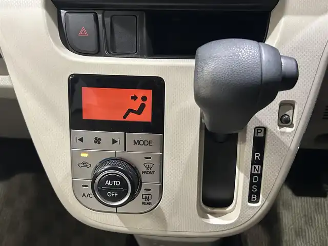 ダイハツ ムーヴ X 沖縄県 2016(平28)年 6.1万km ファイアークォーツレッドM (株)IDOMが運営する【じしゃロンコザ店】の自社ローン対象車両になります。こちらは現金ご利用時の価格です。自社ローンご希望の方は別途その旨お申付け下さい。/・本土仕入/・社外ナビ/・Bluetooth接続/・TV/・DVD再生/・スマートキー/・プッシュスタート/・純正フロアマット/・純正アルミホイール/・オートライト