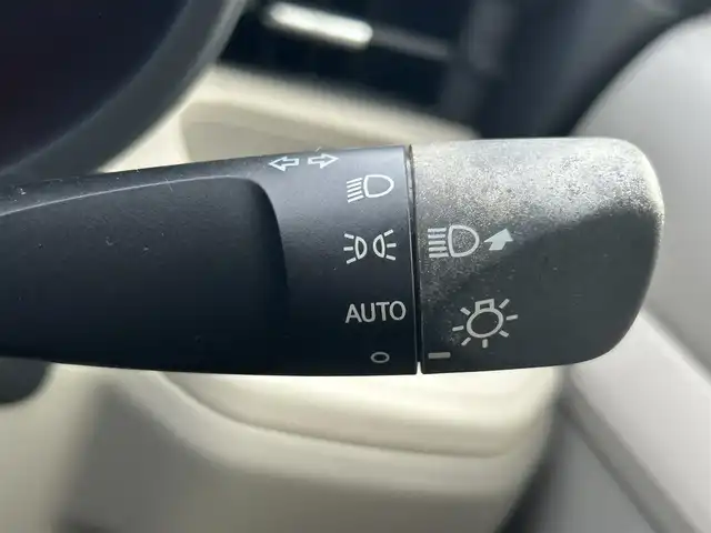 ダイハツ ムーヴ X 沖縄県 2016(平28)年 6.1万km ファイアークォーツレッドM (株)IDOMが運営する【じしゃロンコザ店】の自社ローン対象車両になります。こちらは現金ご利用時の価格です。自社ローンご希望の方は別途その旨お申付け下さい。/・本土仕入/・社外ナビ/・Bluetooth接続/・TV/・DVD再生/・スマートキー/・プッシュスタート/・純正フロアマット/・純正アルミホイール/・オートライト