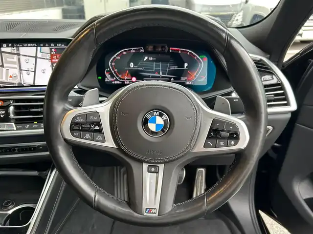 ＢＭＷ Ｘ６ xDrive35d Mスポーツ 大阪府 2020(令2)年 5.6万km サファイアブラックP 純正ナビ/AM/FM/BT/フルセグ/OP スカイラウンジパノラマサンルーフ/OP クラフテッドクリスタルフィニッシュ/OP harman/kardon サウンドサラウンドシステム/OP コンフォートパッケージ/OP プラスパッケージ/パーキングアシストプラス/・PDCパークディスタンスコントロール（F/Rビジュアル表示機能付き）/・パーキングアシスト（並列縦列）/・トップビュー＋3Dビュー/・サイドビューカメラ/・リアビューカメラ/・リバースアシスト/・アクティブPDC/ドライビングアシストプロフェッショナル/・アクティブクルーズコントロール/・レーンディパーチャウオーニング/・ステアリング/レーンコントロールアシスト/・レーンチェンジウオーニング/・衝突回避/衝突軽減ブレーキ/・アクティブサイドコリジョンプロテクション/・レーンチェンジアシスト/・トラフィックサインアシスト/BMWヘッドアップディスプレイ/Msportエキゾーストシステム/BMWコネクテッドドライブプロフェッショナル/アダプティブLEDヘッドライト/スペアキー/取扱説明書/記録簿