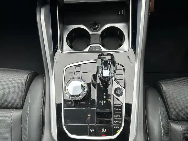 ＢＭＷ Ｘ６ xDrive35d Mスポーツ 大阪府 2020(令2)年 5.6万km サファイアブラックP 純正ナビ/AM/FM/BT/フルセグ/OP スカイラウンジパノラマサンルーフ/OP クラフテッドクリスタルフィニッシュ/OP harman/kardon サウンドサラウンドシステム/OP コンフォートパッケージ/OP プラスパッケージ/パーキングアシストプラス/・PDCパークディスタンスコントロール（F/Rビジュアル表示機能付き）/・パーキングアシスト（並列縦列）/・トップビュー＋3Dビュー/・サイドビューカメラ/・リアビューカメラ/・リバースアシスト/・アクティブPDC/ドライビングアシストプロフェッショナル/・アクティブクルーズコントロール/・レーンディパーチャウオーニング/・ステアリング/レーンコントロールアシスト/・レーンチェンジウオーニング/・衝突回避/衝突軽減ブレーキ/・アクティブサイドコリジョンプロテクション/・レーンチェンジアシスト/・トラフィックサインアシスト/BMWヘッドアップディスプレイ/Msportエキゾーストシステム/BMWコネクテッドドライブプロフェッショナル/アダプティブLEDヘッドライト/スペアキー/取扱説明書/記録簿