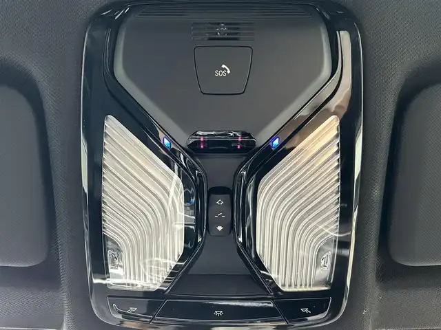 ＢＭＷ Ｘ６ xDrive35d Mスポーツ 大阪府 2020(令2)年 5.6万km サファイアブラックP 純正ナビ/AM/FM/BT/フルセグ/OP スカイラウンジパノラマサンルーフ/OP クラフテッドクリスタルフィニッシュ/OP harman/kardon サウンドサラウンドシステム/OP コンフォートパッケージ/OP プラスパッケージ/パーキングアシストプラス/・PDCパークディスタンスコントロール（F/Rビジュアル表示機能付き）/・パーキングアシスト（並列縦列）/・トップビュー＋3Dビュー/・サイドビューカメラ/・リアビューカメラ/・リバースアシスト/・アクティブPDC/ドライビングアシストプロフェッショナル/・アクティブクルーズコントロール/・レーンディパーチャウオーニング/・ステアリング/レーンコントロールアシスト/・レーンチェンジウオーニング/・衝突回避/衝突軽減ブレーキ/・アクティブサイドコリジョンプロテクション/・レーンチェンジアシスト/・トラフィックサインアシスト/BMWヘッドアップディスプレイ/Msportエキゾーストシステム/BMWコネクテッドドライブプロフェッショナル/アダプティブLEDヘッドライト/スペアキー/取扱説明書/記録簿