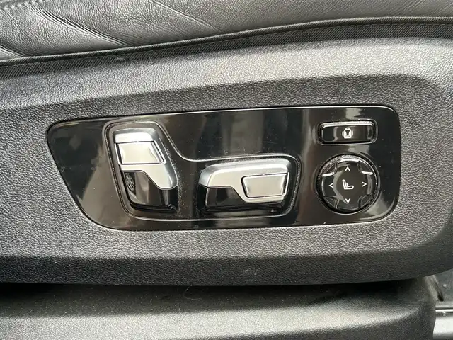 ＢＭＷ Ｘ６ xDrive35d Mスポーツ 大阪府 2020(令2)年 5.6万km サファイアブラックP 純正ナビ/AM/FM/BT/フルセグ/OP スカイラウンジパノラマサンルーフ/OP クラフテッドクリスタルフィニッシュ/OP harman/kardon サウンドサラウンドシステム/OP コンフォートパッケージ/OP プラスパッケージ/パーキングアシストプラス/・PDCパークディスタンスコントロール（F/Rビジュアル表示機能付き）/・パーキングアシスト（並列縦列）/・トップビュー＋3Dビュー/・サイドビューカメラ/・リアビューカメラ/・リバースアシスト/・アクティブPDC/ドライビングアシストプロフェッショナル/・アクティブクルーズコントロール/・レーンディパーチャウオーニング/・ステアリング/レーンコントロールアシスト/・レーンチェンジウオーニング/・衝突回避/衝突軽減ブレーキ/・アクティブサイドコリジョンプロテクション/・レーンチェンジアシスト/・トラフィックサインアシスト/BMWヘッドアップディスプレイ/Msportエキゾーストシステム/BMWコネクテッドドライブプロフェッショナル/アダプティブLEDヘッドライト/スペアキー/取扱説明書/記録簿