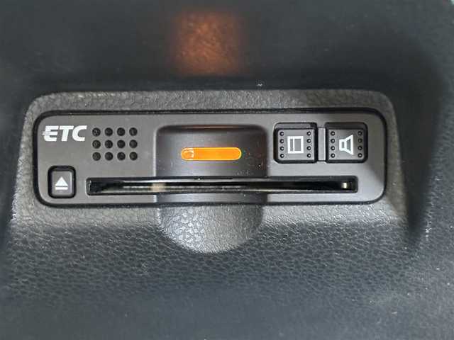 ホンダ フィット G スマートセレクション 東京都 2012(平24)年 7.6万km アズールブルーメタリック カロッツェリアナビ/２スピーカー/ETC/CVT/ECONスイッチ（CVT）/ハロゲンヘッドランプ/ブラックハニカムメッシュフロントグリル/開口部格子フロントバンパー/電動格納ドアミラー/ウィンカーミラー/レッドレンズリアコンビネーションランプ/ブラックリアガーニッシュ/プライバシーガラス/はーフシェイドフロントウィンドウ/ガンメタリックドアスイッチベース/ガンメタリックインパネ/クロームメッキ加飾付標準コンビネーションメーター/ウレタン製ステアリングホイール/ウレタン製シフトノブ/シルバーソフトパネル/チルトステアリング/SRSエアバック  （運転席/助手席）/アッパーグローブボックス/バニティミラー（運転席/助手席）/マニュアルエアコン/無塗装エアコン吹出口/スエード調ファブリックコンビシート/シートリフター（運転席）/スマートキーシステム/イモビライザー