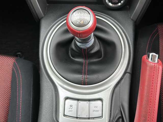 トヨタ ８６ GT 岐阜県 2013(平25)年 8.1万km ダークグレーメタリック 登録時走行距離：80716km/純正SDナビ/バックカメラ/Bluetooth・ワンセグテレビ/コンビステアリング/HIDヘッドライト/オートライト/横滑り防止装置/エアバッグ運転席・助手席/ドライブレコーダー前後/プッシュスタート/スマートキー/スペアキー1本/ETC/純正17インチアルミホイール/純正フロアマット