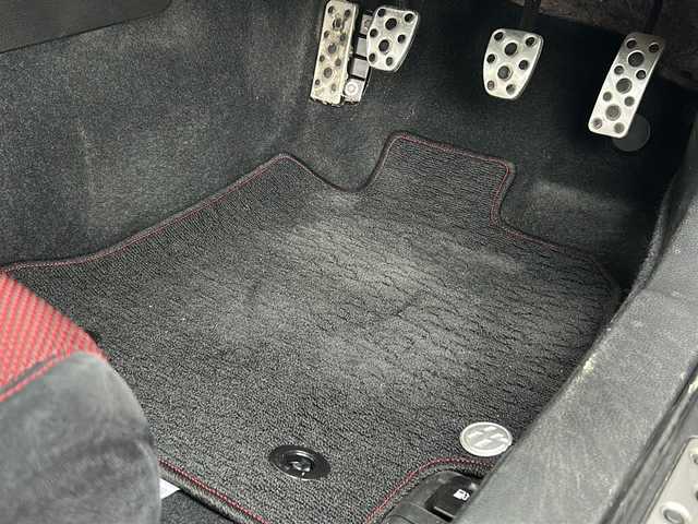 トヨタ ８６ GT 岐阜県 2013(平25)年 8.1万km ダークグレーメタリック 登録時走行距離：80716km/純正SDナビ/バックカメラ/Bluetooth・ワンセグテレビ/コンビステアリング/HIDヘッドライト/オートライト/横滑り防止装置/エアバッグ運転席・助手席/ドライブレコーダー前後/プッシュスタート/スマートキー/スペアキー1本/ETC/純正17インチアルミホイール/純正フロアマット