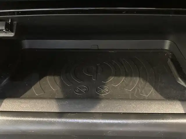 プジョー ２０８ GT ライン 熊本県 2020(令2)年 3.3万km ネイクルホワイト ・スマートキー/・プッシュスタート/・アクティブセーフティブレーキ/・トラフィックサインインフォメーション/・疲労検知/・ブラインドスポットモニター/・インテリジェントハイビーム/・パーキングセンサー/・クルーズコントロール(追従式)/・ハーフレザーシート/・純正ディスプレイオーディオ/　【Bluetooth・USB・AppleCarPlay・AndroidAuto】/・バックカメラ/・ワイヤレス充電/・ドライブレコーダー(前方録画）/・LEDヘッドランプ/・純正マット/・保証書/取説