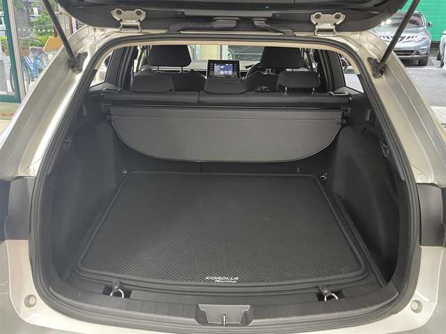 トヨタ カローラツーリング S 東京都 2020(令2)年 0.6万km シルバーマイカM 〇純正ディスプレイオーディオ（ナビ付）/　ラジオ/BT/〇バックカメラ/〇トヨタセーフティセンス/〇前後ドライブレコーダー/〇ACC/〇LKA/〇BSM/〇ステアリングスイッチ/〇革巻きステアリング/〇純正LEDヘッドライト/〇純正フォグランプ/〇ウインカーミラー/〇純正フロアマット/〇ドアバイザー/〇プライバシーガラス/〇オートハイビームアシスト/〇ヘッドライトレベライザー/〇トノカバー/〇保証書/〇取扱説明書/〇スペアキー