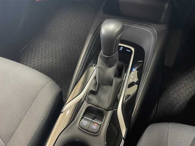 トヨタ カローラツーリング S 東京都 2020(令2)年 0.6万km シルバーマイカM 〇純正ディスプレイオーディオ（ナビ付）/　ラジオ/BT/〇バックカメラ/〇トヨタセーフティセンス/〇前後ドライブレコーダー/〇ACC/〇LKA/〇BSM/〇ステアリングスイッチ/〇革巻きステアリング/〇純正LEDヘッドライト/〇純正フォグランプ/〇ウインカーミラー/〇純正フロアマット/〇ドアバイザー/〇プライバシーガラス/〇オートハイビームアシスト/〇ヘッドライトレベライザー/〇トノカバー/〇保証書/〇取扱説明書/〇スペアキー