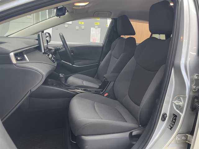 トヨタ カローラツーリング S 愛知県 2020(令2)年 0.6万km シルバーマイカM 〇純正ディスプレイオーディオ（ナビ付）/　ラジオ/BT/〇バックカメラ/〇トヨタセーフティセンス/〇前後ドライブレコーダー/〇ACC/〇LKA/〇BSM/〇ステアリングスイッチ/〇革巻きステアリング/〇純正LEDヘッドライト/〇純正フォグランプ/〇ウインカーミラー/〇純正フロアマット/〇ドアバイザー/〇プライバシーガラス/〇オートハイビームアシスト/〇ヘッドライトレベライザー/〇トノカバー/〇保証書/〇取扱説明書/〇スペアキー