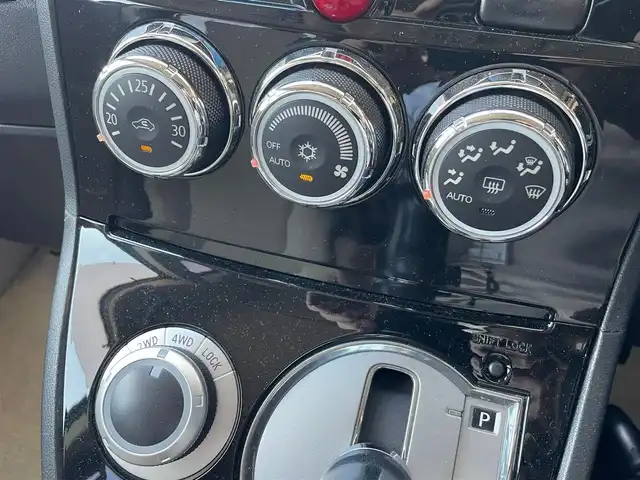 三菱 デリカＤ：５ D－Power package 岡山県 2013(平25)年 10万km ウォームホワイトパール 4WD（切り替え式）/アルパインビックX９インチ/　DVD/BT/CD/アルパインフリップダウンモニター/　（PCX-R3300）/フロントドラレコ/両側電動スライドドア/前2席シートヒーター/オールテレーンタイヤ /   225/70/16 ホワイトレター/社外バンパーガード/ルーフキャリア/パワーアウトレット/　12V/120W/ウインカーミラー/コンビステア/パドルシフト/フォグライト