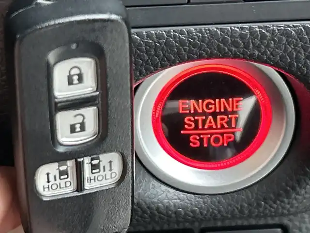 ホンダ Ｎ ＢＯＸ カスタム G L ターボ ホンダセンシング 愛知県 2019(令1)年 4.3万km クリスタルブラックパール 禁煙車/純正8インチナビ/（AM/FM/フルセグTV/Bluetooth/CD/DVD）/シーケンシャルウィンカー/バックカメラ/ホンダセンシング/・衝突軽減ブレーキ/・アダプティブクルーズコントロール/・オートマチックハイビーム/・レーンキープアシスト/・誤発進抑制機能/・標識認識機能/ETC/ドライブレコーダー/パドルシフト/ハーフレザーシート/純正15インチアルミホイール/プッシュスタート/スマートキー/純正フロアマット/LEDヘッドライト/オートライト/フロントフォグランプ/ドアバイザー/電動格納ミラー