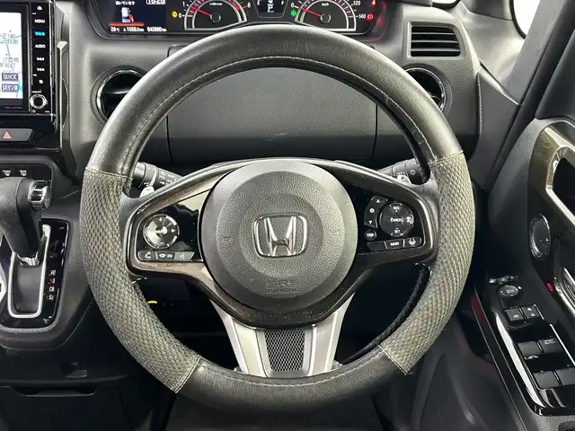 ホンダ Ｎ ＢＯＸ カスタム G L ターボ ホンダセンシング 愛知県 2019(令1)年 4.3万km クリスタルブラックパール 禁煙車/純正8インチナビ/（AM/FM/フルセグTV/Bluetooth/CD/DVD）/シーケンシャルウィンカー/バックカメラ/ホンダセンシング/・衝突軽減ブレーキ/・アダプティブクルーズコントロール/・オートマチックハイビーム/・レーンキープアシスト/・誤発進抑制機能/・標識認識機能/ETC/ドライブレコーダー/パドルシフト/ハーフレザーシート/純正15インチアルミホイール/プッシュスタート/スマートキー/純正フロアマット/LEDヘッドライト/オートライト/フロントフォグランプ/ドアバイザー/電動格納ミラー
