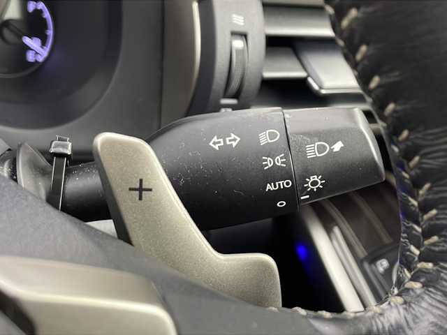 レクサス ＩＳ 300h バージョンL 愛知県 2017(平29)年 9万km ソニッククォーツ 純正10.3型メモリナビ/フルセグTV/CD/DVD(BluRay/BT/USB/AUX/AM/FM/バックカメラ/サンルーフ/レザーシート/シートヒーター＆ベンチレーション　D/N席/パワーシート　D/N席　メモリ付きD席/ビルトインETC2.0 /ドライブレコーダー　/パドルシフト/革巻きステアリング/ステアリングスイッチ/プリクラッシュセーフティ/レーンディパーチャーアラート/BSM/レーダークルーズコントロール/クリアランスソナー/電動サンシェード/LEDオートヘッドライト/プッシュスタート/スマートキー/横滑り防止/ISOFIX/電動格納ミラー/純正フロアマット/純正ドアバイザー/RAYS製18インチAW