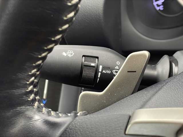 レクサス ＩＳ 300h バージョンL 愛知県 2017(平29)年 9万km ソニッククォーツ 純正10.3型メモリナビ/フルセグTV/CD/DVD(BluRay/BT/USB/AUX/AM/FM/バックカメラ/サンルーフ/レザーシート/シートヒーター＆ベンチレーション　D/N席/パワーシート　D/N席　メモリ付きD席/ビルトインETC2.0 /ドライブレコーダー　/パドルシフト/革巻きステアリング/ステアリングスイッチ/プリクラッシュセーフティ/レーンディパーチャーアラート/BSM/レーダークルーズコントロール/クリアランスソナー/電動サンシェード/LEDオートヘッドライト/プッシュスタート/スマートキー/横滑り防止/ISOFIX/電動格納ミラー/純正フロアマット/純正ドアバイザー/RAYS製18インチAW