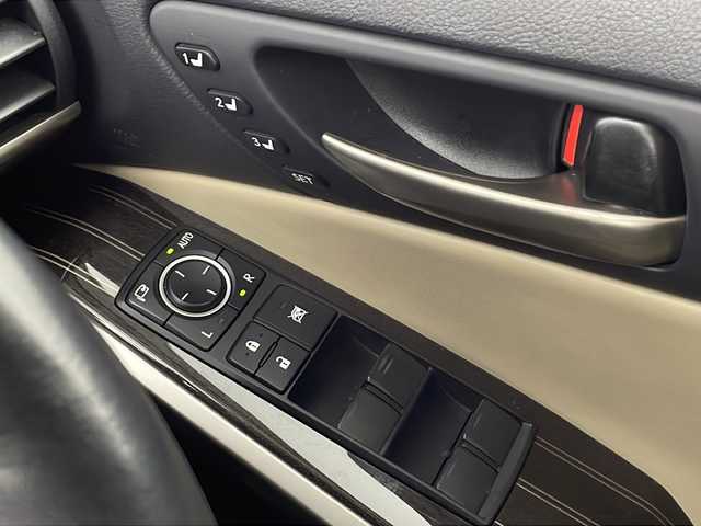 レクサス ＩＳ 300h バージョンL 愛知県 2017(平29)年 9万km ソニッククォーツ 純正10.3型メモリナビ/フルセグTV/CD/DVD(BluRay/BT/USB/AUX/AM/FM/バックカメラ/サンルーフ/レザーシート/シートヒーター＆ベンチレーション　D/N席/パワーシート　D/N席　メモリ付きD席/ビルトインETC2.0 /ドライブレコーダー　/パドルシフト/革巻きステアリング/ステアリングスイッチ/プリクラッシュセーフティ/レーンディパーチャーアラート/BSM/レーダークルーズコントロール/クリアランスソナー/電動サンシェード/LEDオートヘッドライト/プッシュスタート/スマートキー/横滑り防止/ISOFIX/電動格納ミラー/純正フロアマット/純正ドアバイザー/RAYS製18インチAW